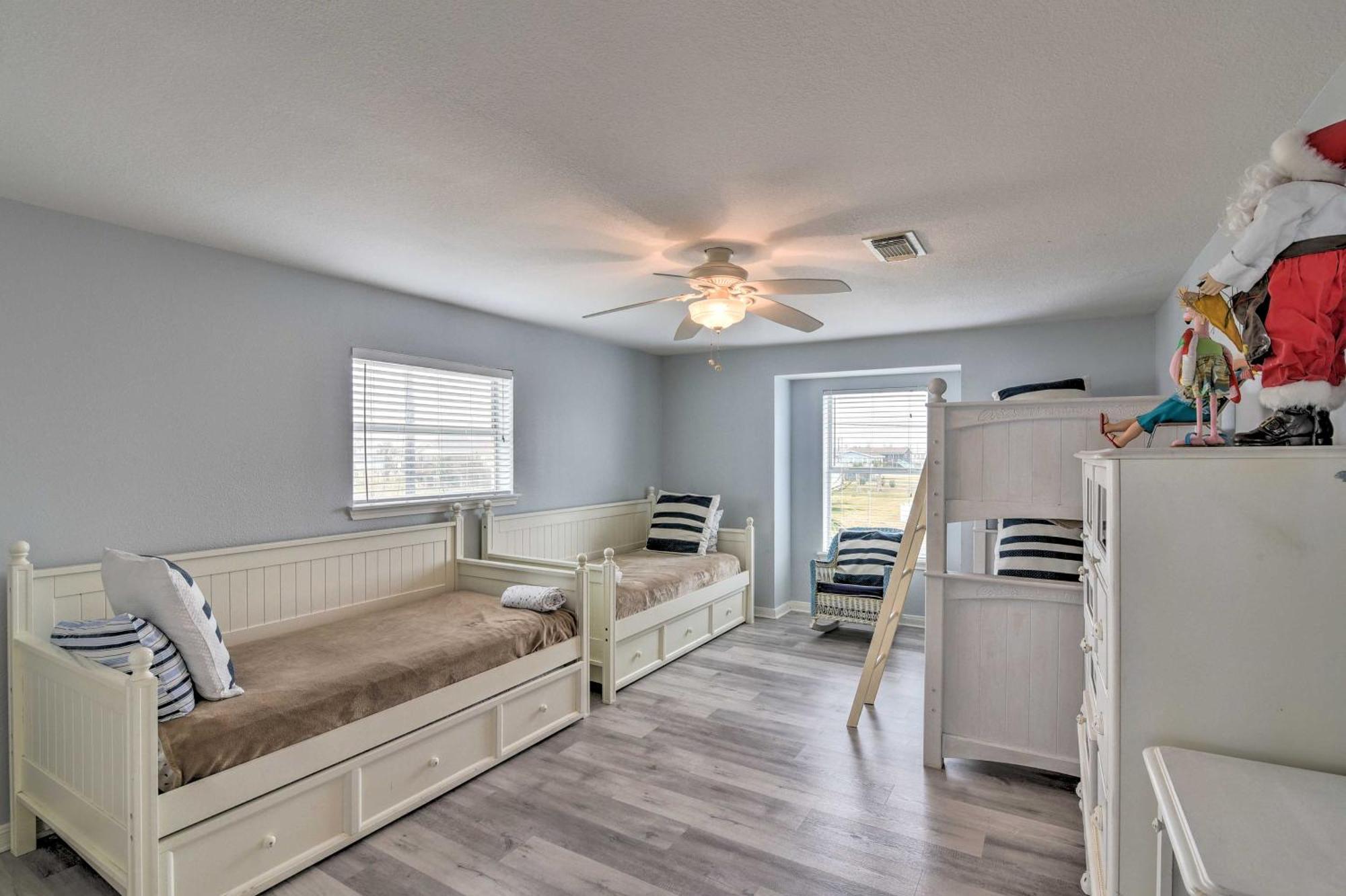 Oceanfront Galveston Home - Walk To Beach! Eksteriør billede